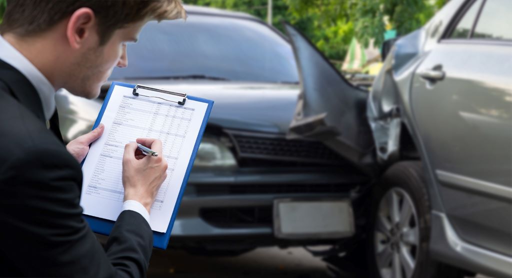 How to Deal With Insurance Companies After a Car Crash