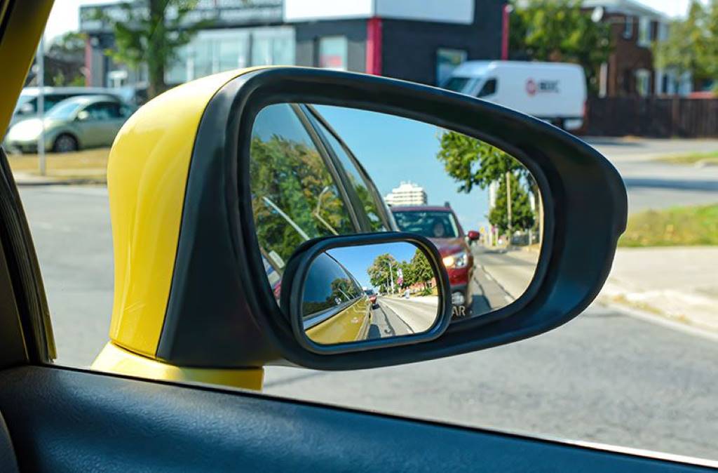 LED light on a side mirror indicating a vehicle in the blind spot