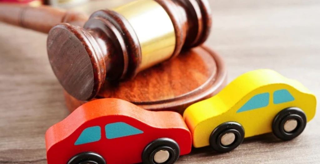 How long does an insurer have to respond to a complaint?