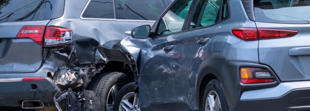 Car accident victim consulting a lawyer to choose the best car accident attorney after a crash